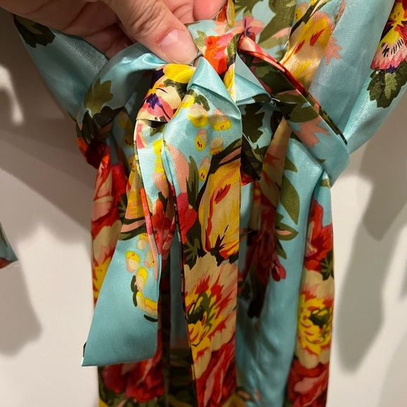 Beautiful Floral Ms. Lovey Kimono Tie Waist Robe With Pockets Size XS/S - Picture 7 of 10